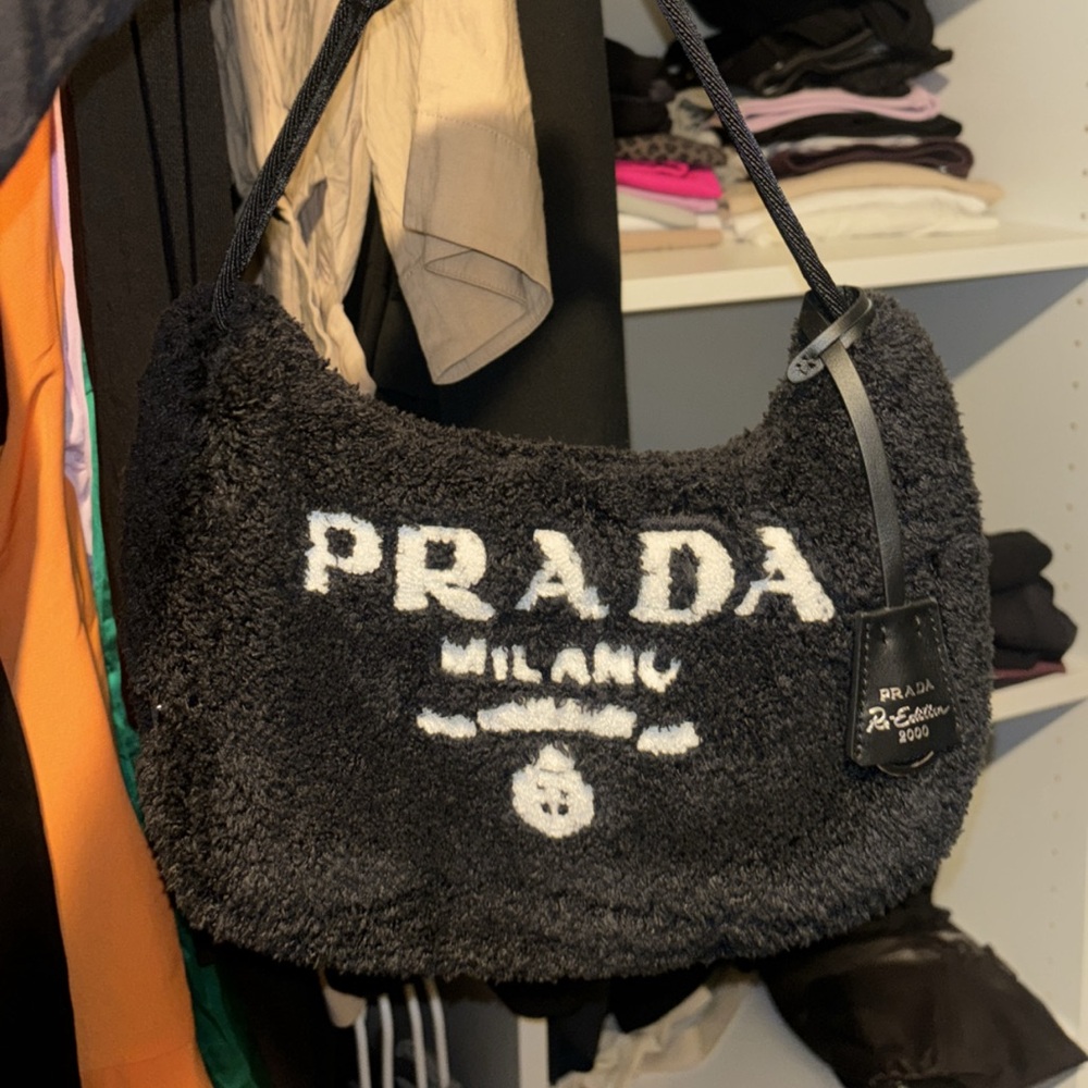 Prada re-Edition Terry bag in black